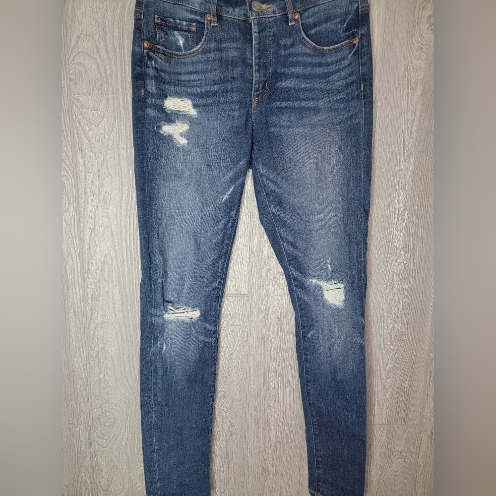 Loft distressed skinny jeans.‎ Size 28/6